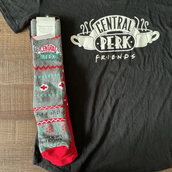 FRIENDS Black Graphic Tee with 2 pair of Friends socks - Picture 6 of 7